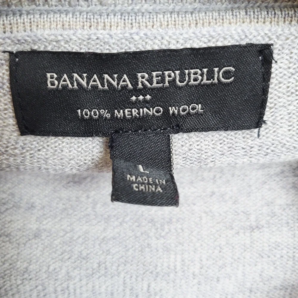 Banana Republic Mens Large Light Blue V‎ Neck 100% Merino Wool Sweater Preppy